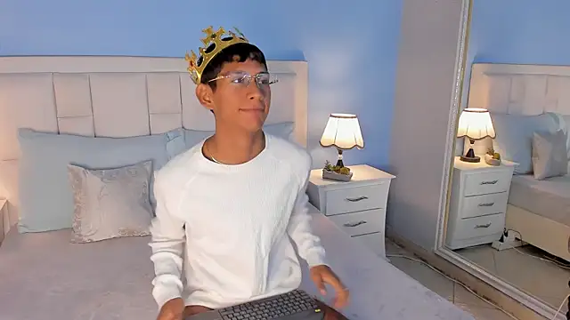 Nick Collins18 online show from September 2025 03:30:02 AM