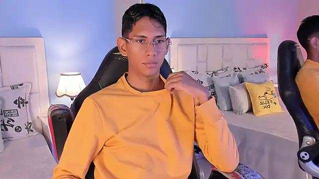 Nick Collins18 online show from October 2025 05:35:01 PM