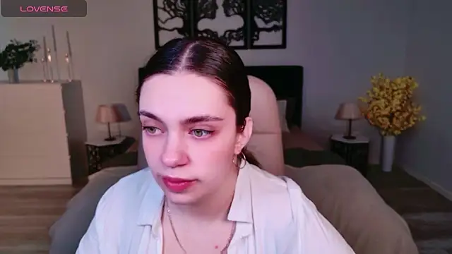 Snapshot of DaniellaLovely chatting on November 2025 10:43:02 AM DaniellaLovely online show from November 2025 10:43:02 AM