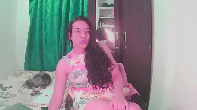 Snapshot of Oh_Tique chatting on October 2025 04:49:02 PM Oh Tique online show from October 2025 04:49:02 PM