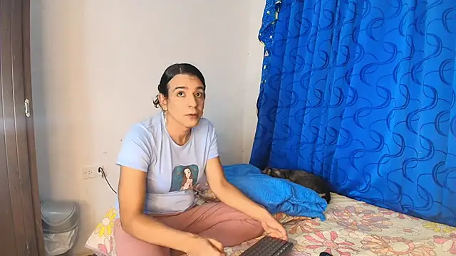 Snapshot of Oh_Tique chatting on November 2025 07:45:02 PM Oh Tique online show from November 2025 07:45:02 PM