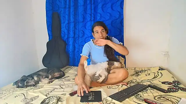 Snapshot of Oh_Tique chatting on November 2025 03:12:02 PM Oh Tique online show from November 2025 03:12:02 PM