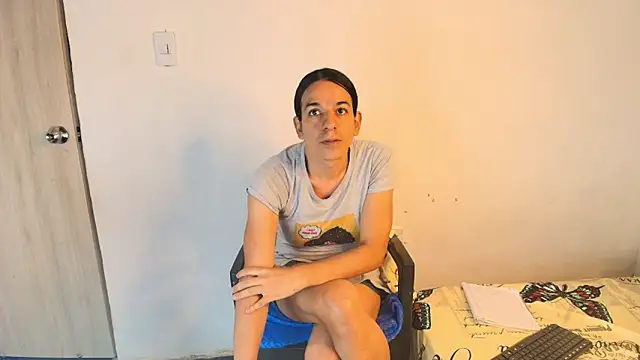 Snapshot of Oh_Tique chatting on November 2025 03:25:02 PM Oh Tique online show from November 2025 03:25:02 PM