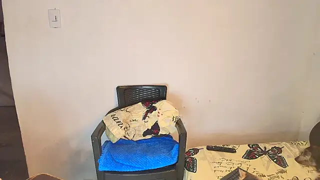 Snapshot of Oh_Tique chatting on November 2025 07:38:01 PM Oh Tique online show from November 2025 07:38:01 PM