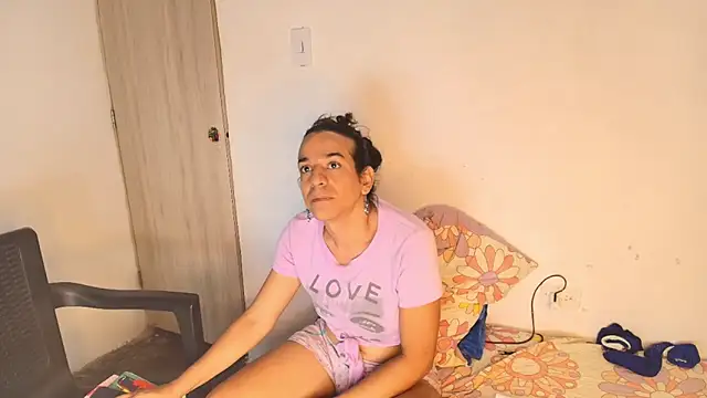 Snapshot of Oh_Tique chatting on December 2025 02:37:01 PM Oh Tique online show from December 2025 02:37:01 PM