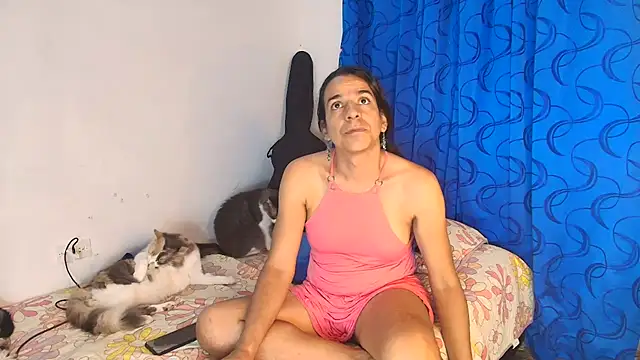 Snapshot of Oh_Tique chatting on December 2025 02:43:02 AM Oh Tique online show from December 2025 02:43:02 AM