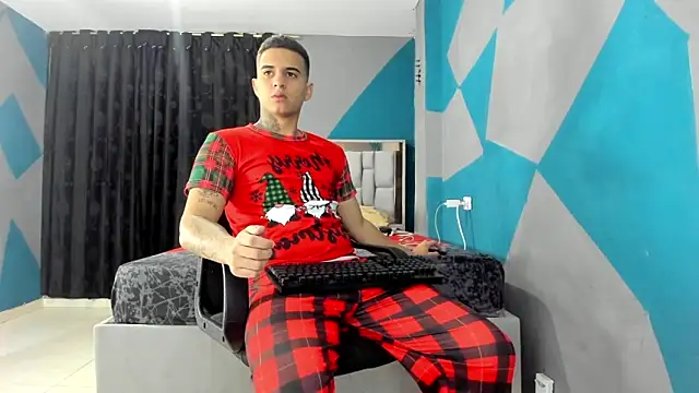 Snapshot of simookeler chatting on December 2024 11:08:01 PM simookeler online show from December 2024 11:08:01 PM