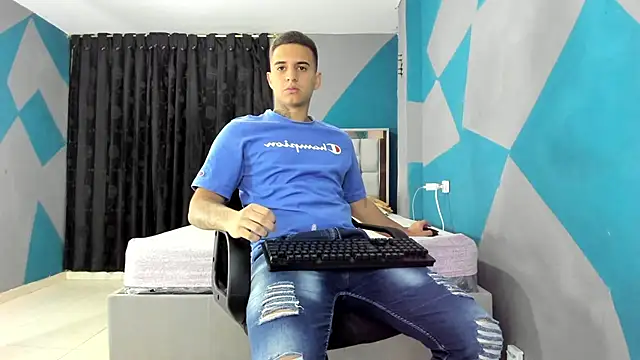 Snapshot of simookeler chatting on December 2024 01:22:01 AM simookeler online show from December 2024 01:22:01 AM