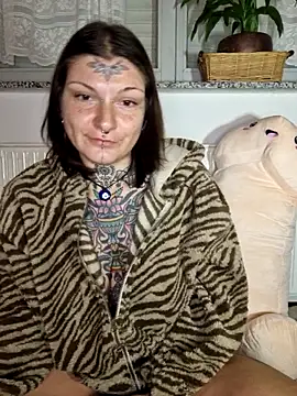 lizzardqueeen online show from November 2025 12:32:02 AM