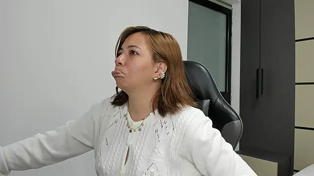 alma fenix online show from October 2025 12:33:01 PM