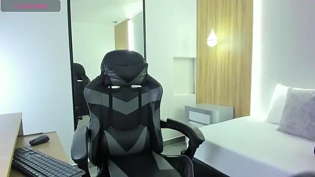 Snapshot of alma_fenix chatting on December 2025 06:46:02 PM alma fenix online show from December 2025 06:46:02 PM