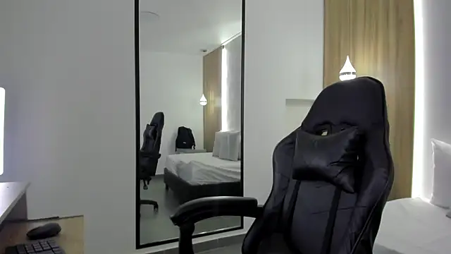 Snapshot of alma_fenix chatting on December 2025 12:34:02 PM alma fenix online show from December 2025 12:34:02 PM