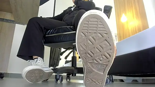 Snapshot of alma_fenix chatting on December 2025 12:34:02 PM alma fenix online show from December 2025 12:34:02 PM