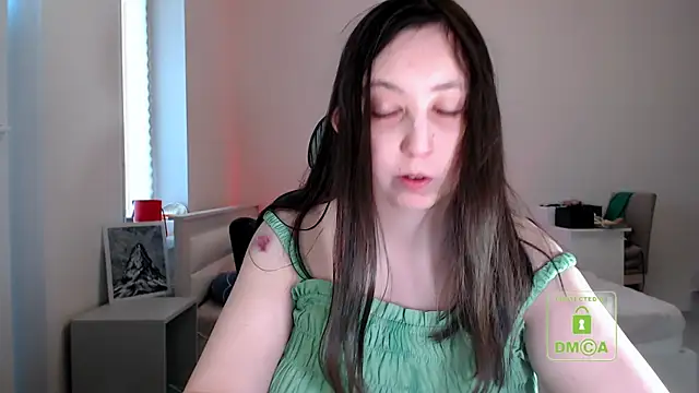 cute and hot online show from May 2026 05:06:02 PM