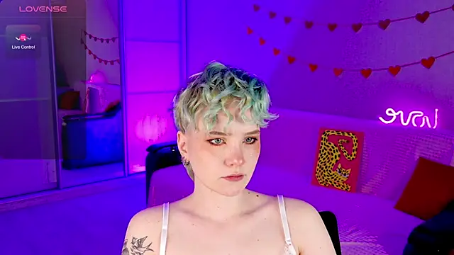 School Love online show from March 2025 01:06:01 PM