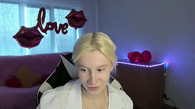 Snapshot of EnigmaSee chatting on February 2026 09:38:01 AM EnigmaSee online show from February 2026 09:38:01 AM