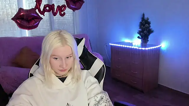 Snapshot of EnigmaSee chatting on February 2026 01:25:02 AM EnigmaSee online show from February 2026 01:25:02 AM