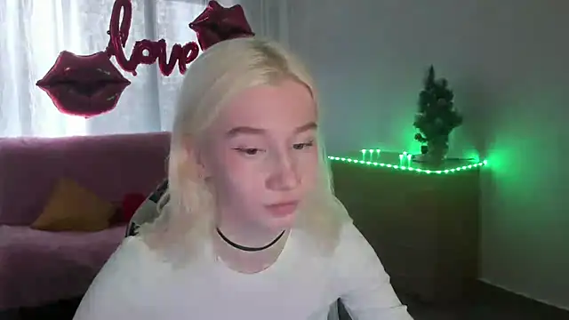 Snapshot of EnigmaSee chatting on February 2026 09:40:01 AM EnigmaSee online show from February 2026 09:40:01 AM