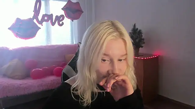 Snapshot of EnigmaSee chatting on March 2026 05:08:02 AM EnigmaSee online show from March 2026 05:08:02 AM