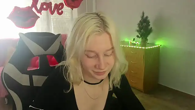 Snapshot of EnigmaSee chatting on March 2026 02:04:02 AM EnigmaSee online show from March 2026 02:04:02 AM