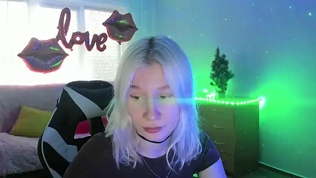 Snapshot of EnigmaSee chatting on March 2026 09:48:02 AM EnigmaSee online show from March 2026 09:48:02 AM