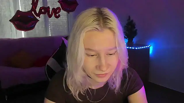 Snapshot of EnigmaSee chatting on March 2026 02:06:02 AM EnigmaSee online show from March 2026 02:06:02 AM