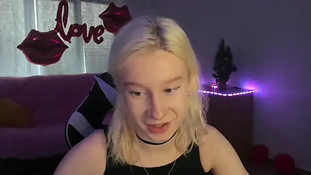 Snapshot of EnigmaSee chatting on March 2026 01:22:01 AM EnigmaSee online show from March 2026 01:22:01 AM