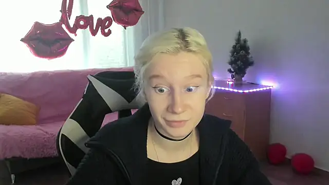 Snapshot of EnigmaSee chatting on March 2026 07:01:01 AM EnigmaSee online show from March 2026 07:01:01 AM