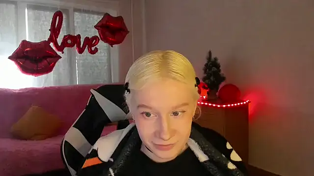 Snapshot of EnigmaSee chatting on March 2026 01:53:02 AM EnigmaSee online show from March 2026 01:53:02 AM