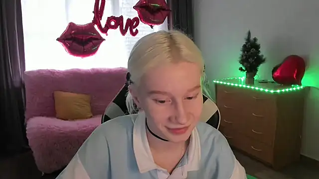 Snapshot of EnigmaSee chatting on March 2026 01:55:01 AM EnigmaSee online show from March 2026 01:55:01 AM