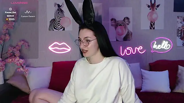 Snapshot of Fluffy_Tiffy chatting on February 2025 07:03:01 AM Fluffy Tiffy online show from February 2025 07:03:01 AM
