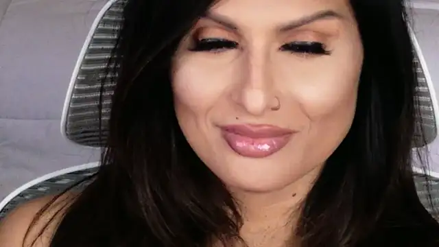 Snapshot of xprettysmilex chatting on May 2026 04:48:01 PM xprettysmilex online show from May 2026 04:48:01 PM