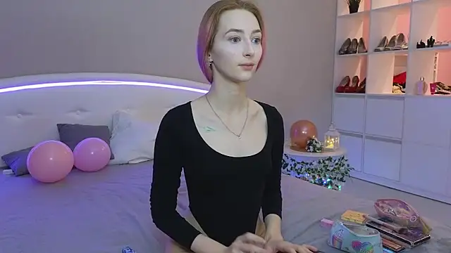 Snapshot of MichaDenver chatting on December 2024 11:36:02 PM MichaDenver online show from December 2024 11:36:02 PM