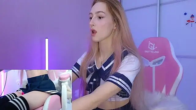 Snapshot of MichaDenver chatting on January 2025 09:39:02 AM MichaDenver online show from January 2025 09:39:02 AM