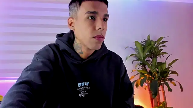 aldrinwhite online show from October 2025 06:16:01 PM