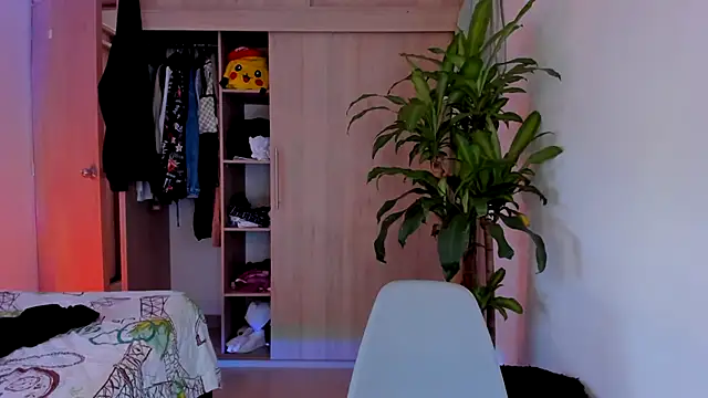 aldrinwhite online show from December 2025 04:13:02 PM