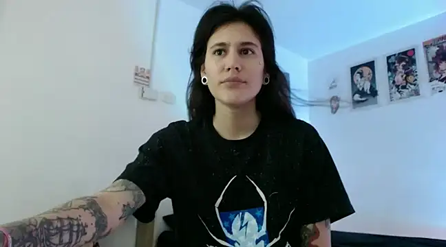 Snapshot of Julytattoo chatting on March 2025 04:00:02 PM Julytattoo online show from March 2025 04:00:02 PM