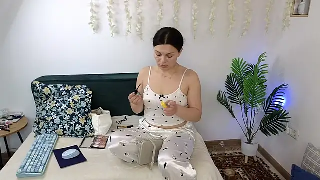 MadameDeFeu online show from April 2026 05:47:02 AM
