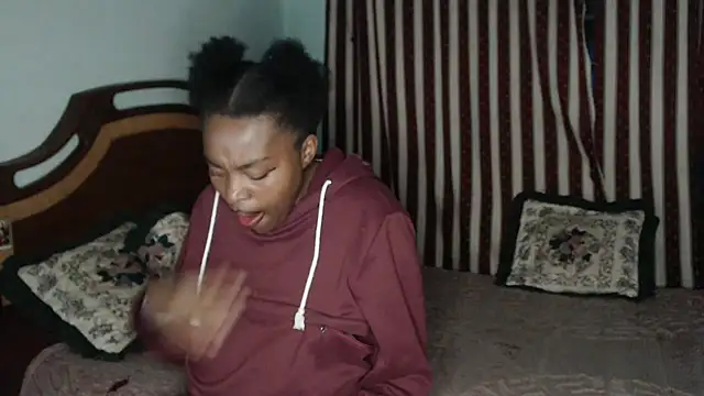 lyssyhorny online show from March 2026 12:37:02 AM