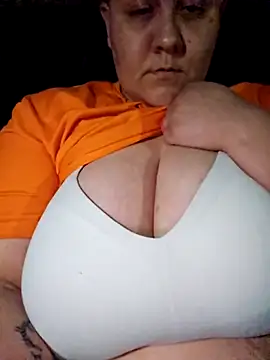 Snapshot of DevilDahm chatting on February 2025 01:33:01 AM DevilDahm online show from February 2025 01:33:01 AM