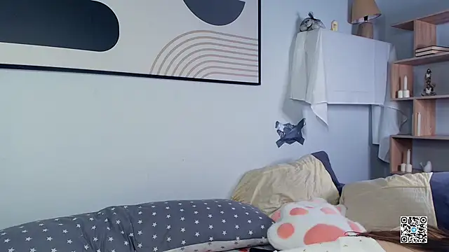 PollyBeev online show from October 2025 07:25:01 AM