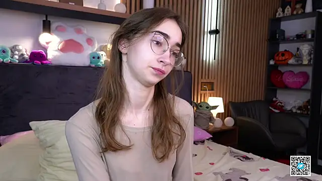 PollyBeev online show from November 2025 07:24:02 AM