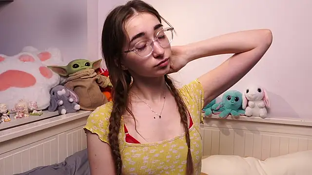PollyBeev online show from April 2026 07:17:02 AM