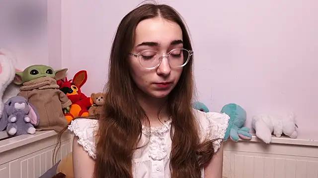 PollyBeev online show from April 2026 08:08:01 AM