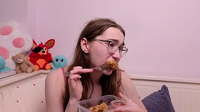 PollyBeev online show from June 2026 07:25:01 AM