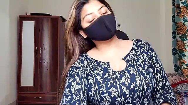 Snapshot of Hoty-Shivangi chatting on March 2026 10:32:01 AM Hoty-Shivangi online show from March 2026 10:32:01 AM