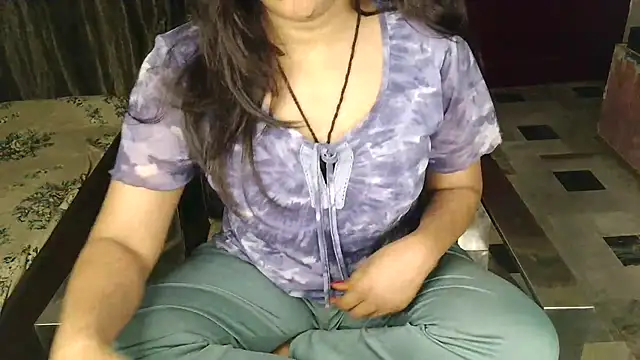 Snapshot of aarushi_sharmaa chatting on November 2025 02:55:02 PM aarushi sharmaa online show from November 2025 02:55:02 PM