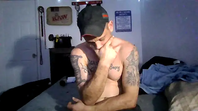 Snapshot of Buffshagswell chatting on March 2025 03:48:01 PM Buffshagswell online show from March 2025 03:48:01 PM