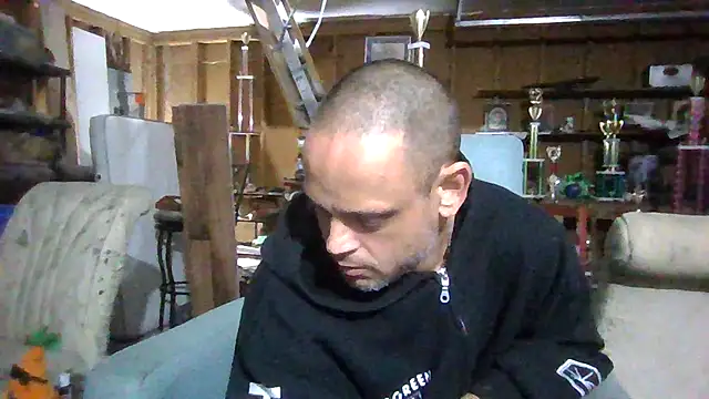 Snapshot of Buffshagswell chatting on March 2025 06:26:02 AM Buffshagswell online show from March 2025 06:26:02 AM