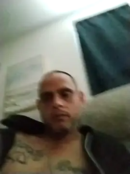 Snapshot of Buffshagswell chatting on March 2025 08:25:01 PM Buffshagswell online show from March 2025 08:25:01 PM